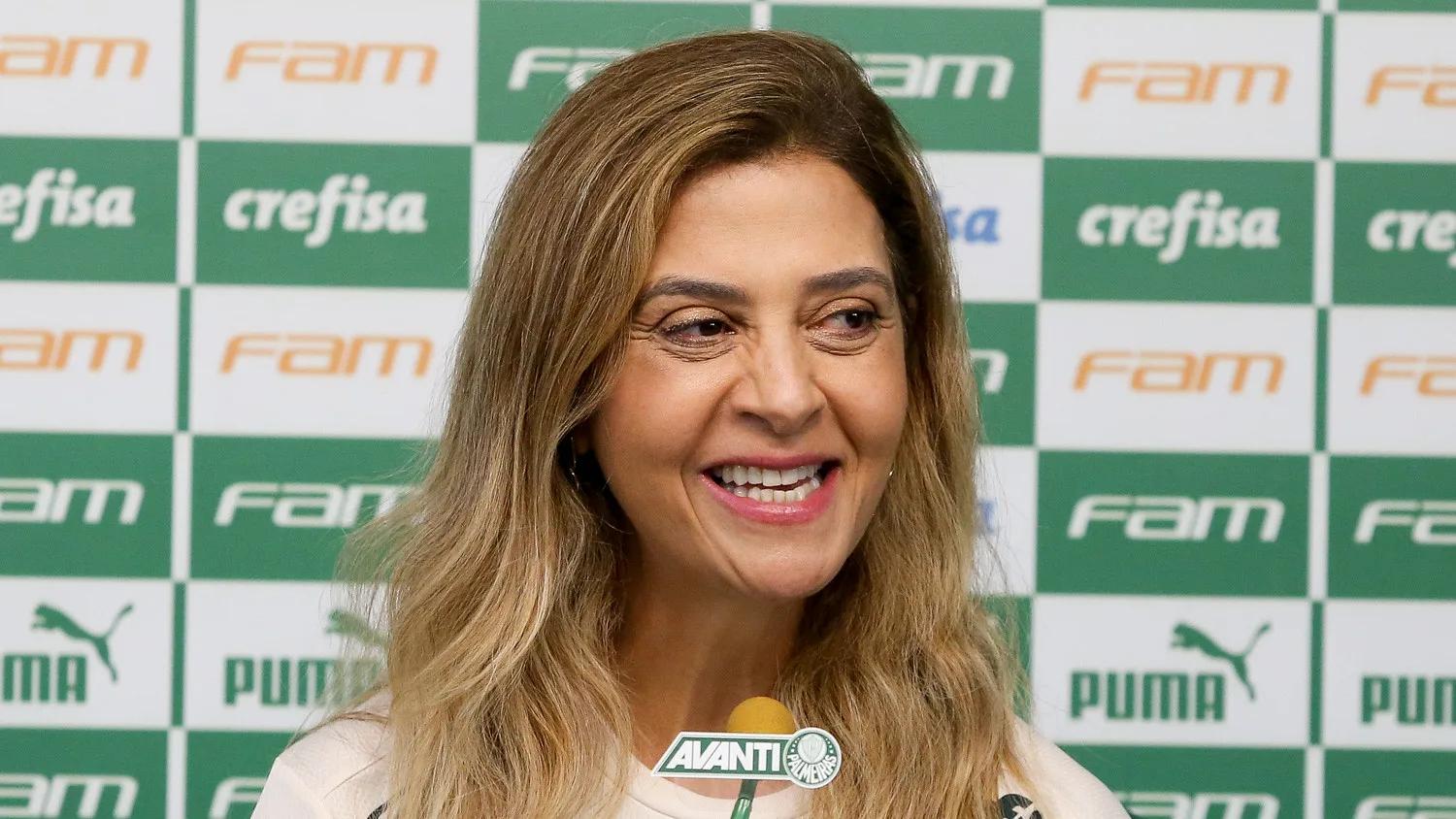 Leila Pereira é a atual presidente do Palmeiras.