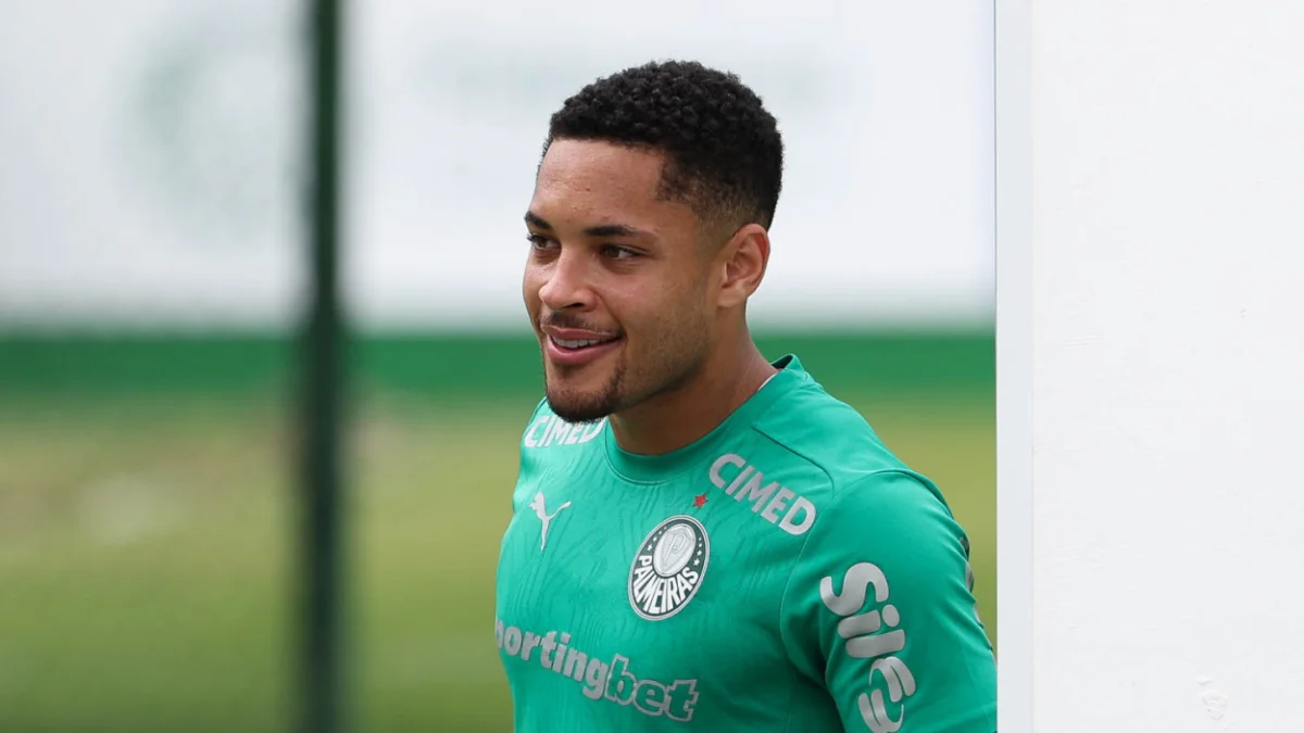 Vitor Roque volta ao radar europeu e entra na mira de gigantes da Premier League