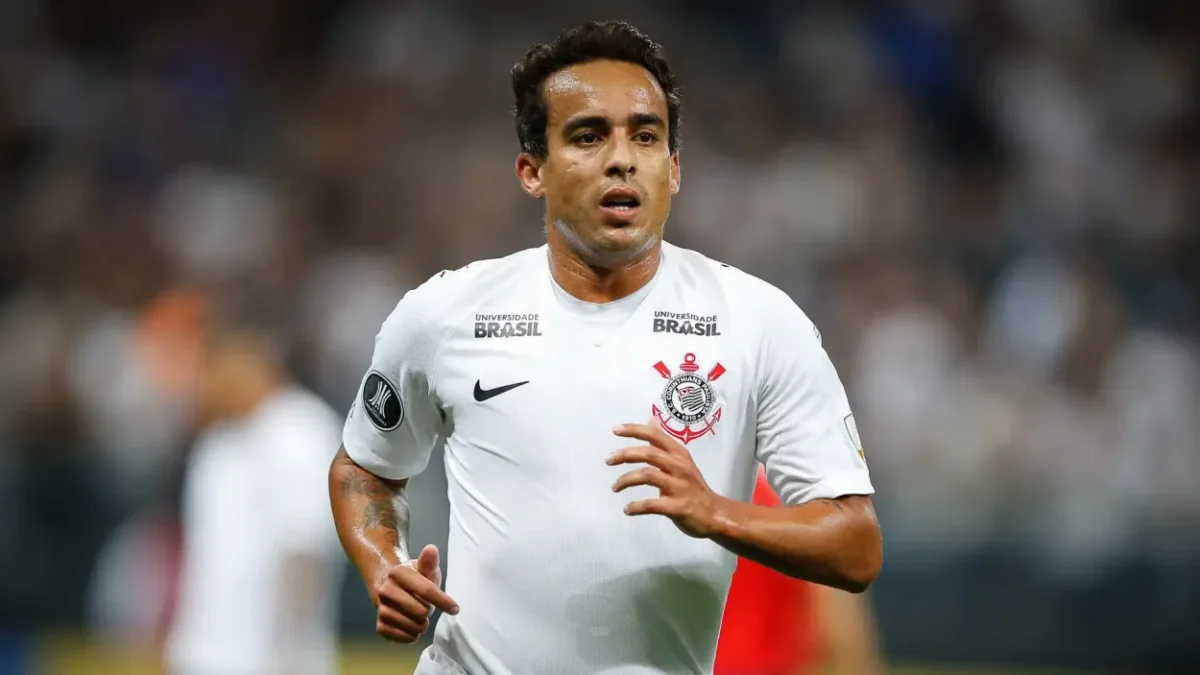 Jadson, ex-Corinthians e Athletico, é preso após denúncia de violência doméstica