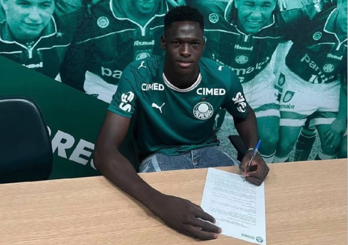 Palmeiras assina contrato com atacante Konaté